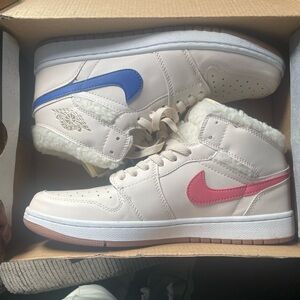 Jordan 1- MID, Unity fleece, Pearl White.